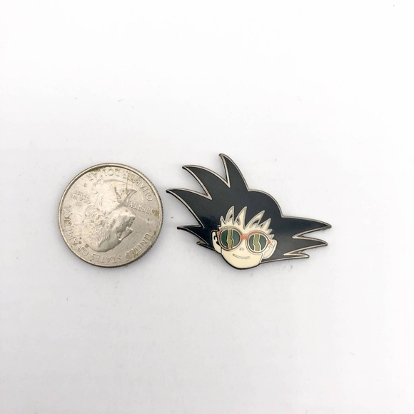 Goku Chillin Pin - Picture 4 of 4